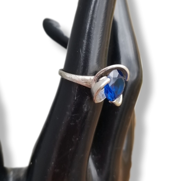 VINTAGE 1OK WHITE GOLD & COBALT BLUE SPINEL SUN BRAND LADIES RING - Picture 2 of 8